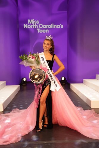 MissNorthCarolina'sTeen-KateWard-Crowned001